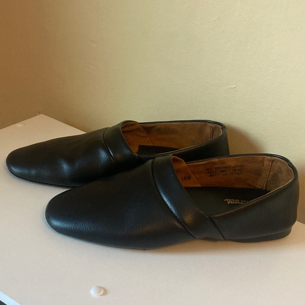 Vermont Country Store Black Men's Leather Indoor Slippers